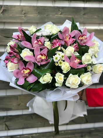 Букет цветов из: Розы и Хризантемы в Шведино