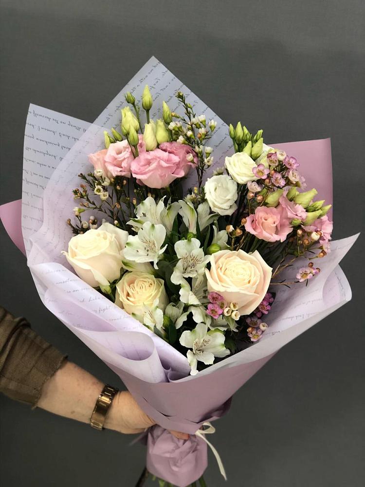 Букет цветов из: Альстромерии, Розы и Лизиантусы в Шведино