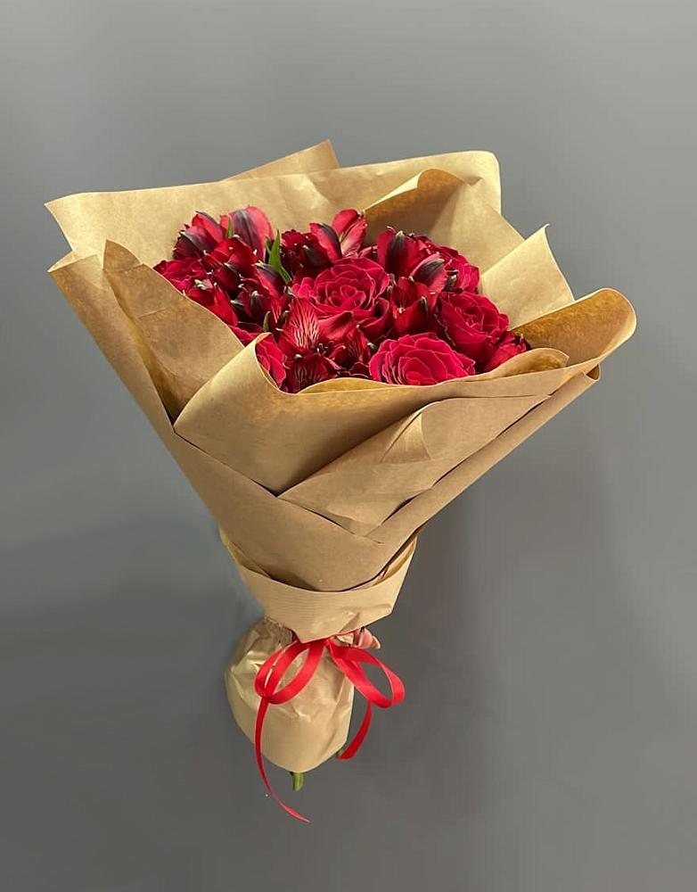 Букет цветов из: Альстромерии и Розы в Шведино