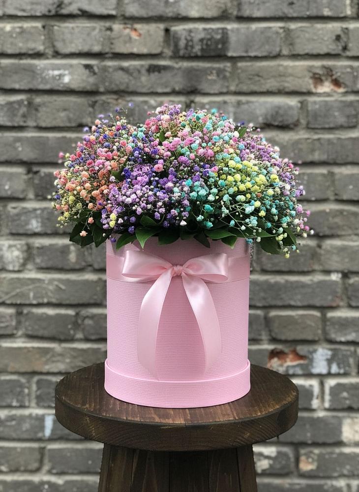 Цветочная композиция из Гипсофила и Розы в шляпной коробке в Шведино