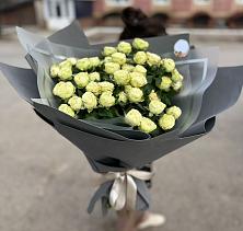 Букет Белые кустовые розы Солинеро в Шведино