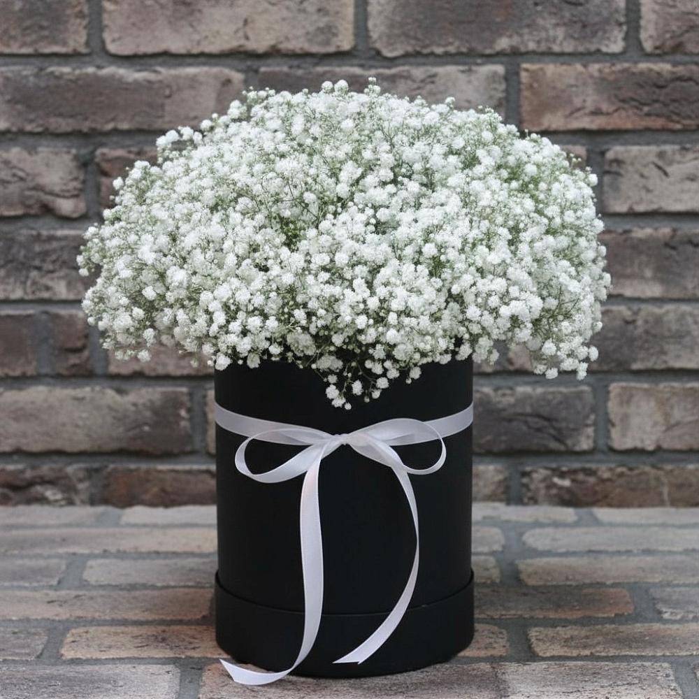 Цветочная композиция из Гипсофила в шляпной коробке в Шведино