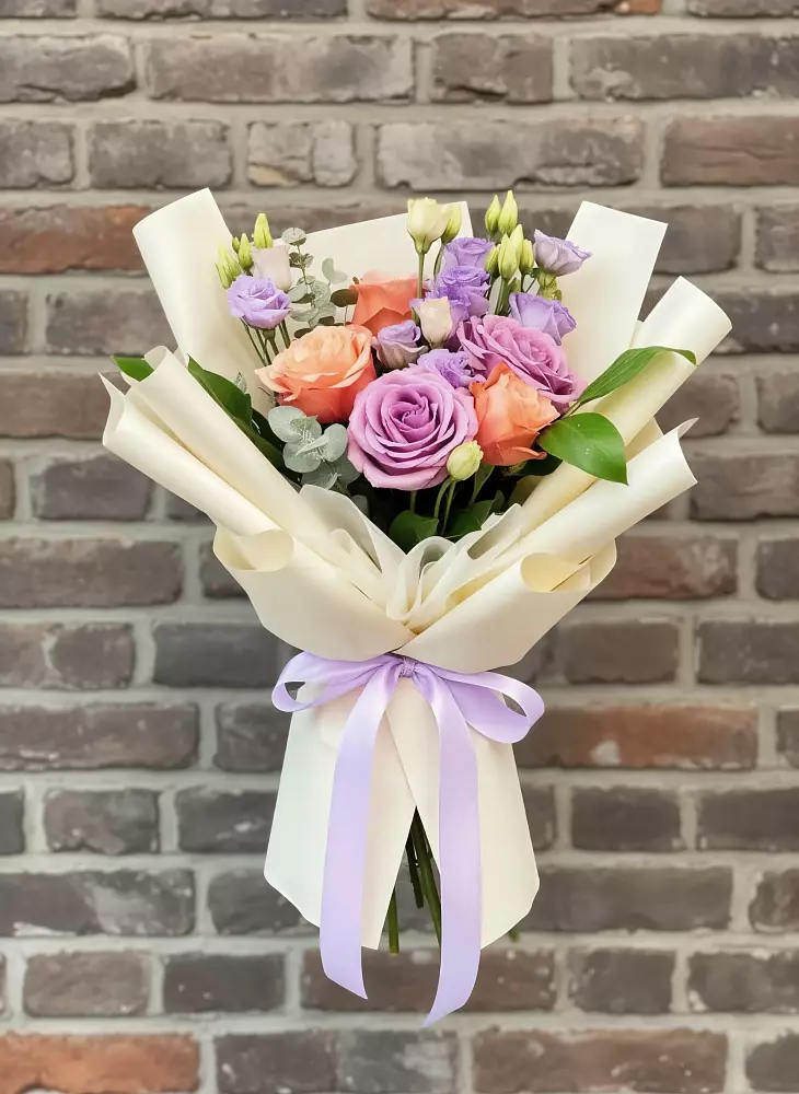 Букет цветов из: Лизиантусы и Розы в Шведино