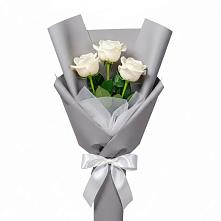 Букет 3 белые розы в Шведино