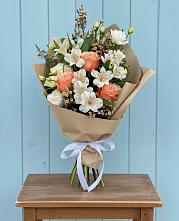 Букет цветов из:  Альстромерии, Лизиантусы, Розы и Хризантемы в Шведино