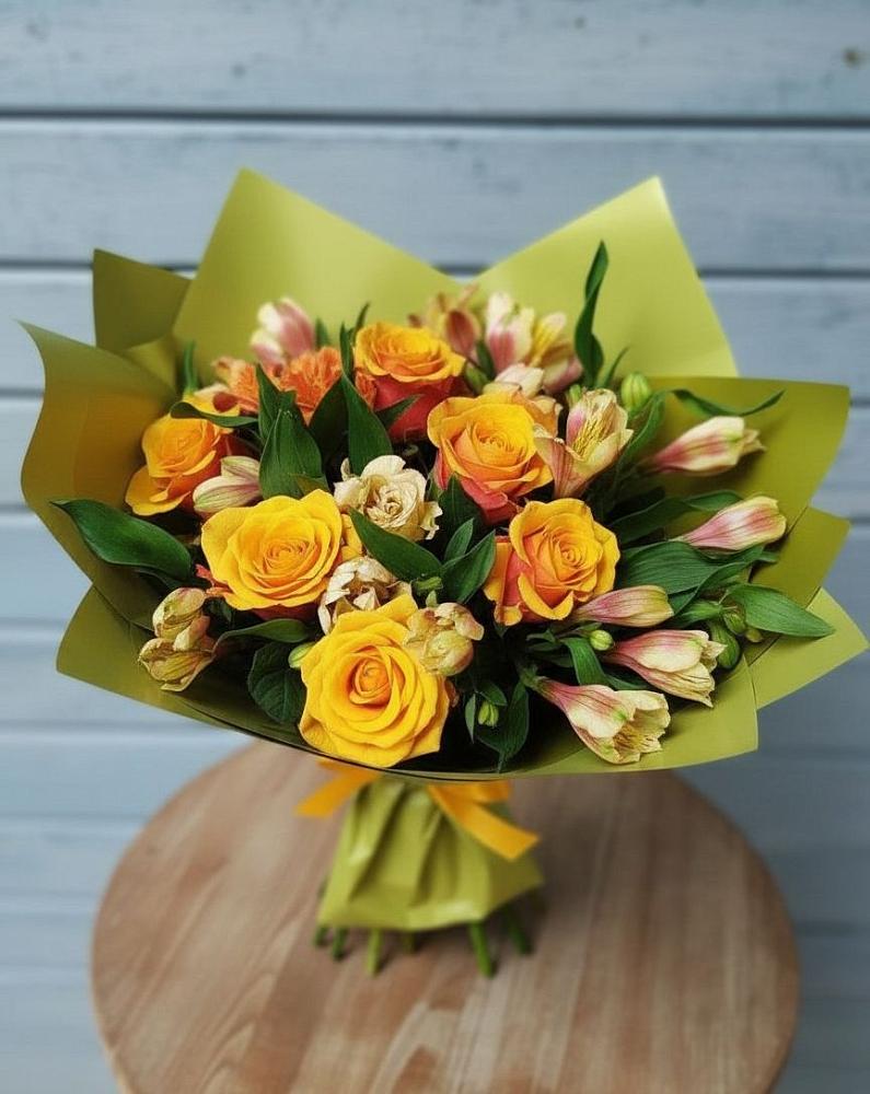 Букет цветов из: Альстромерии и Розы в Шведино