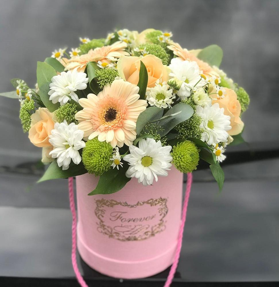 Цветочная композиция из Розы, Герберы и Хризантемы в шляпной коробке в Шведино